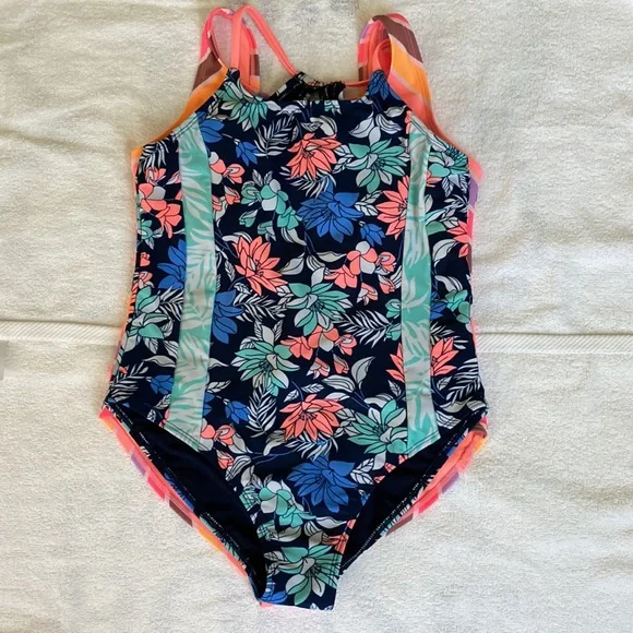 Bundle - Picture 2 of 16